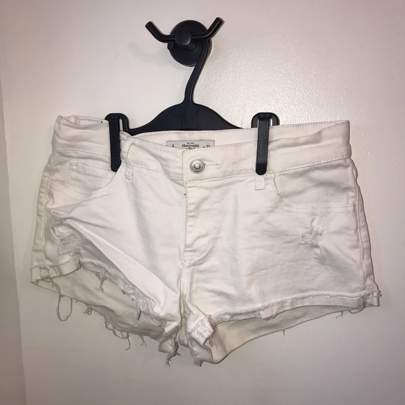 Abercrombie and Fitch White Denim short-short - Picture 6 of 7